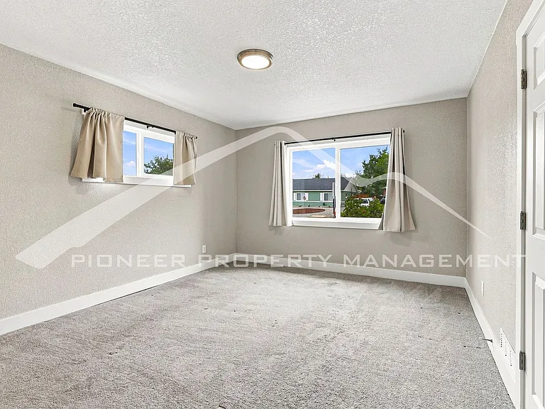 1235 Scranton St — Photo 9