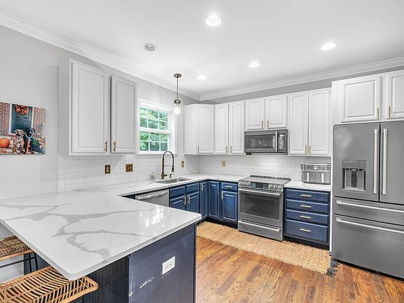 5th image of 412 Lakecrest Dr