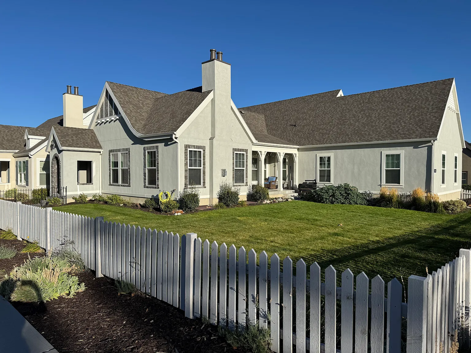 5 bed, 4200 sqft, $4,400 — Photo 1