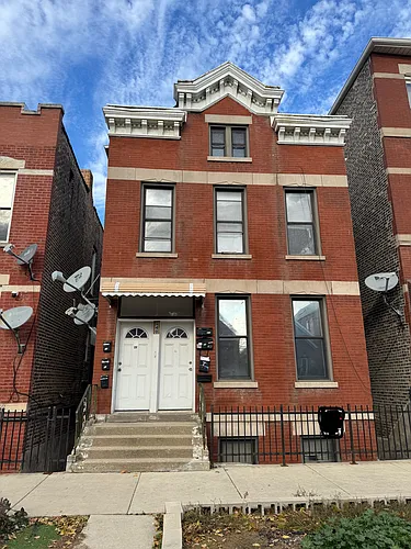 940 W 31st Pl #1R Photo 1