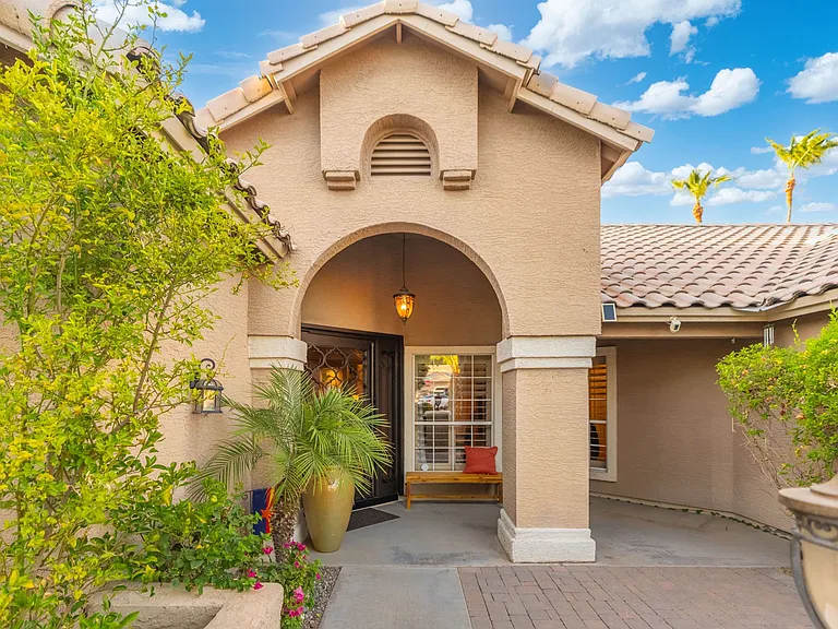 372 W Amoroso Dr — Photo 137