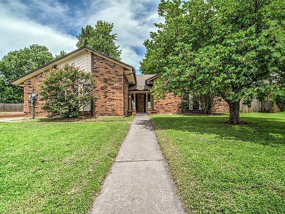 2nd image of 2817 Greenfield Dr
