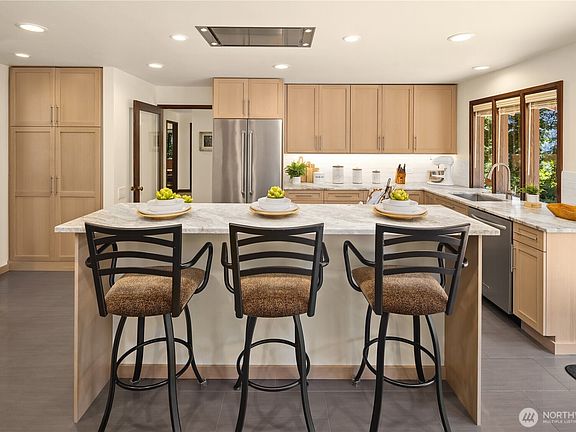 5th image of 6815 E Mercer Way