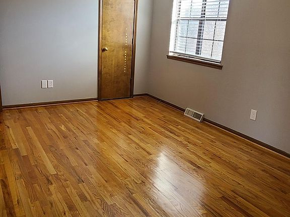 2nd image of 1166 Hampton Ln