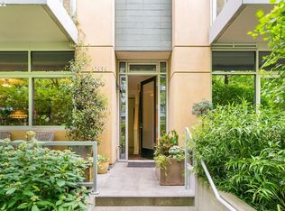 839 S Pennoyer St, Portland, OR 97239