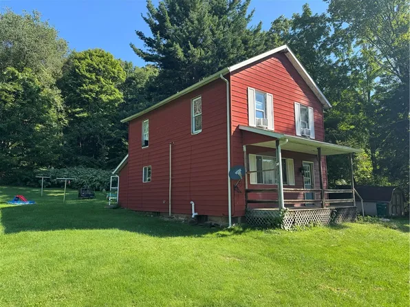 35 Broad St, Sandy Lake, PA 16145