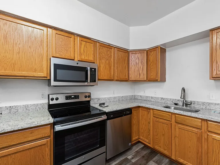 2416 Jefferson St — Photo 5