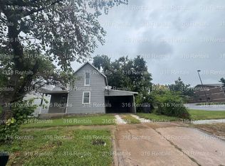 226 SW 3rd St, Newton, KS 67114