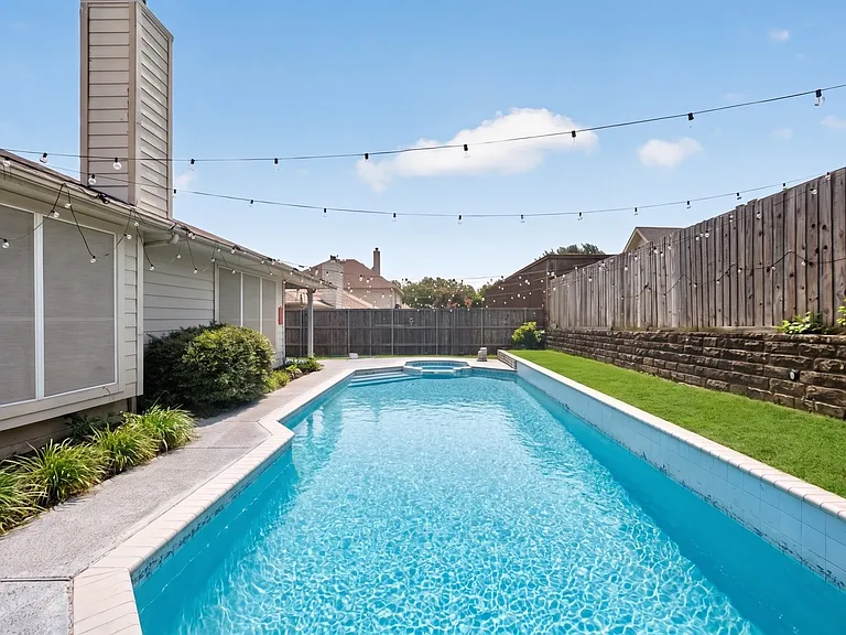 308 Keswick Ln — Photo 35