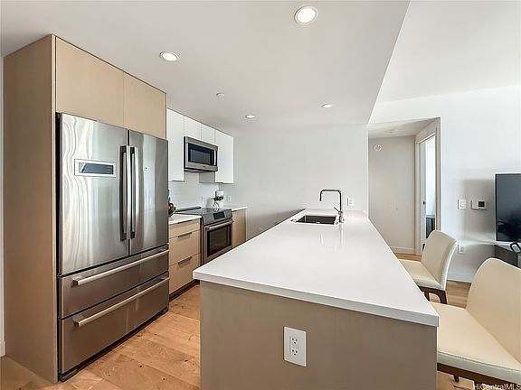 3rd image of 1001 Queen St #2505