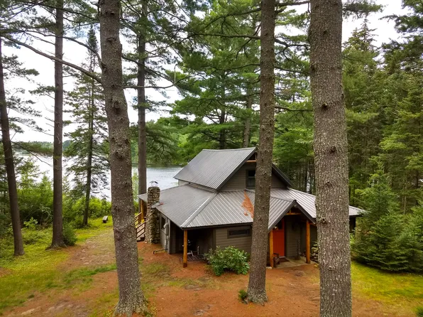 73 Sunset Rdg, Owls Head, NY 12969