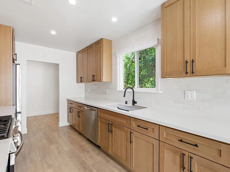 16257 Los Alimos St — Photo 2