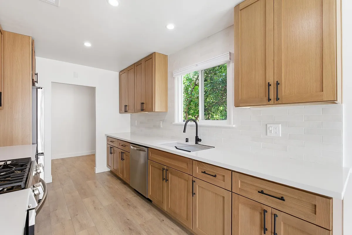 Building Photo - 16257 Los Alimos St