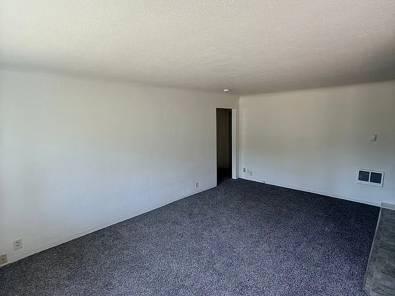 1399 Maclay Dr — Photo 3