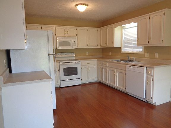 4th image of 439 Buckingham Blvd