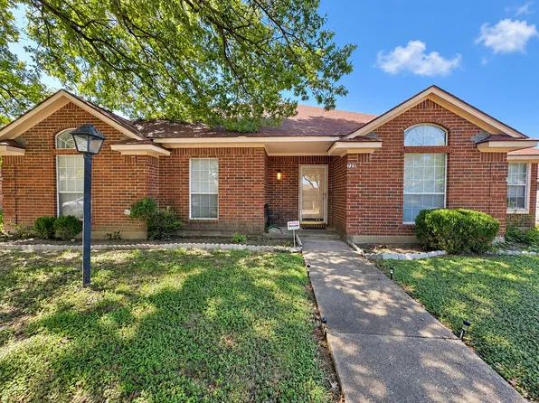 725 Andalusia Trl, Desoto, TX 75115
