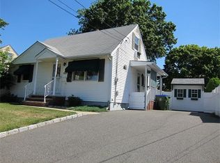98 Schuyler Dr, Edison, NJ 08817