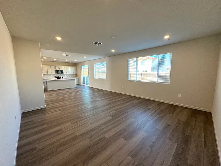 1729 Eagle River Ave — Photo 7