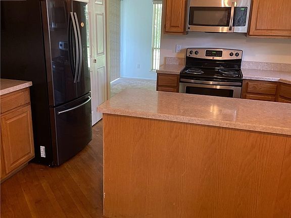 2nd image of 12 Hampshire Ct #12