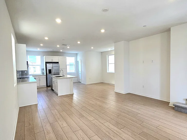 6045 Fairfax Dr — Photo 12