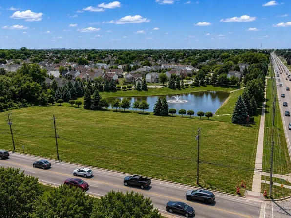 15170 Fifteen Mile Rd, Sterling Heights, MI 48312