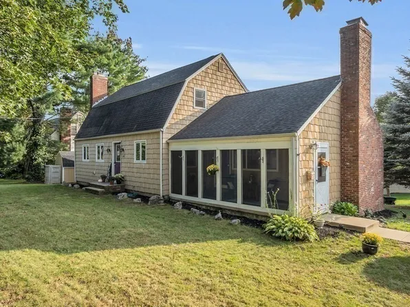 205 Clark Rd, Lowell, MA 01852