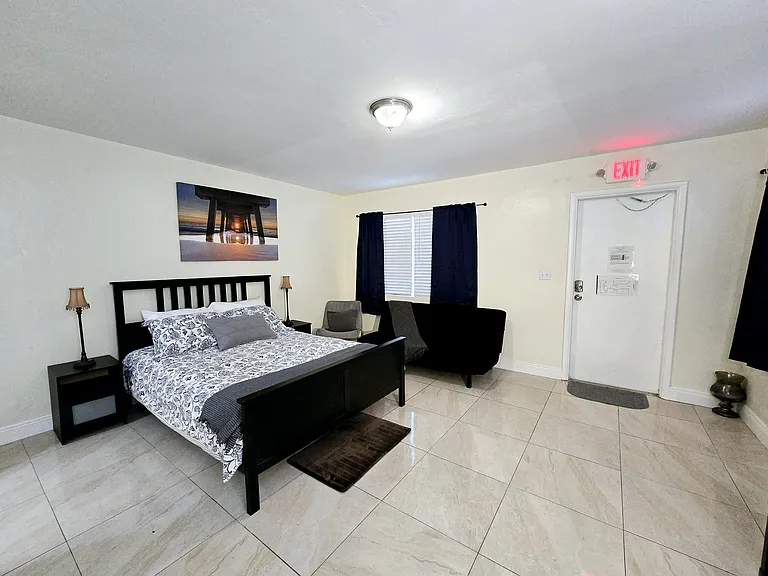 2305 Monroe St #4 — Photo 16