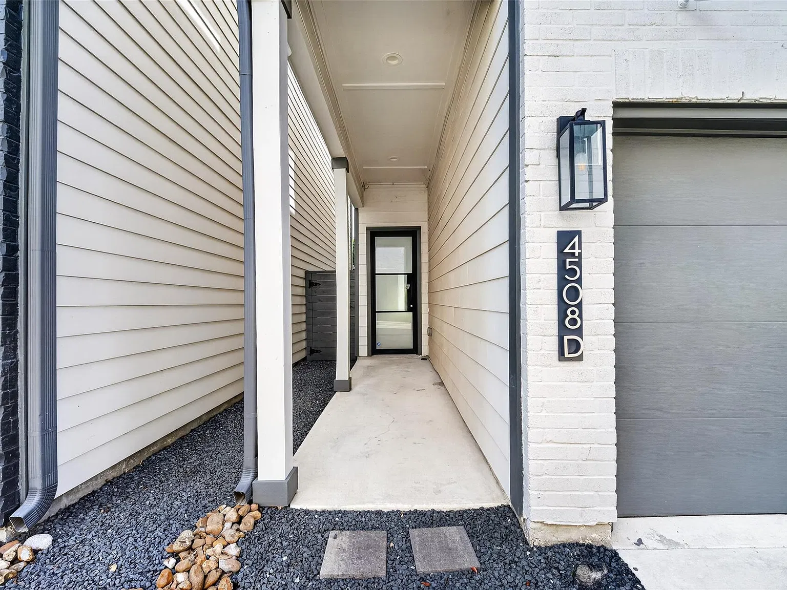 3 bed, 2.5 bath, 1640 sqft, $2,200 — Photo 3