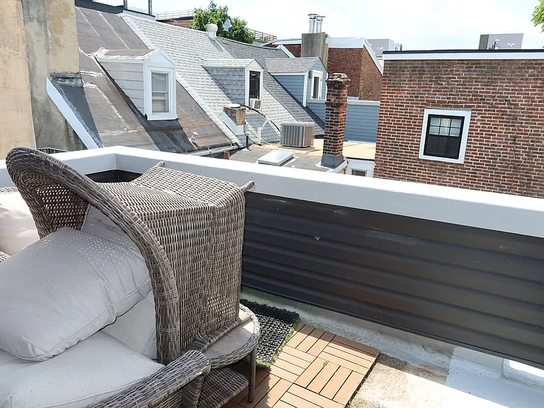 166 W Laurel St — Photo 29