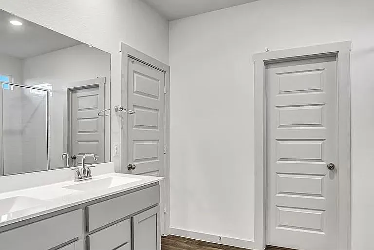 10601 Seguin St — Photo 9