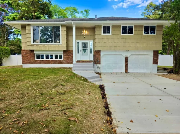 707 Larkfield Road, Commack, NY 11725