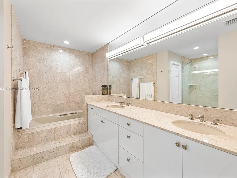 19253 Fisher Island Dr #19253 — Photo 22