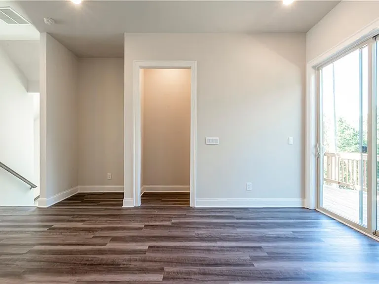 1662 Mountain Top Ln — Photo 11