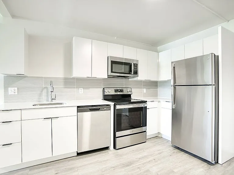 Presidio Palms Apartments — Photo 42