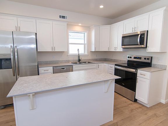 5th image of 24103 Willis St