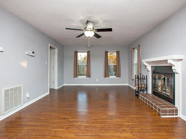 1819 Eichelberger Dr — Photo 33