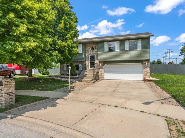 7952 Murrelet St, Hobart, IN 46342