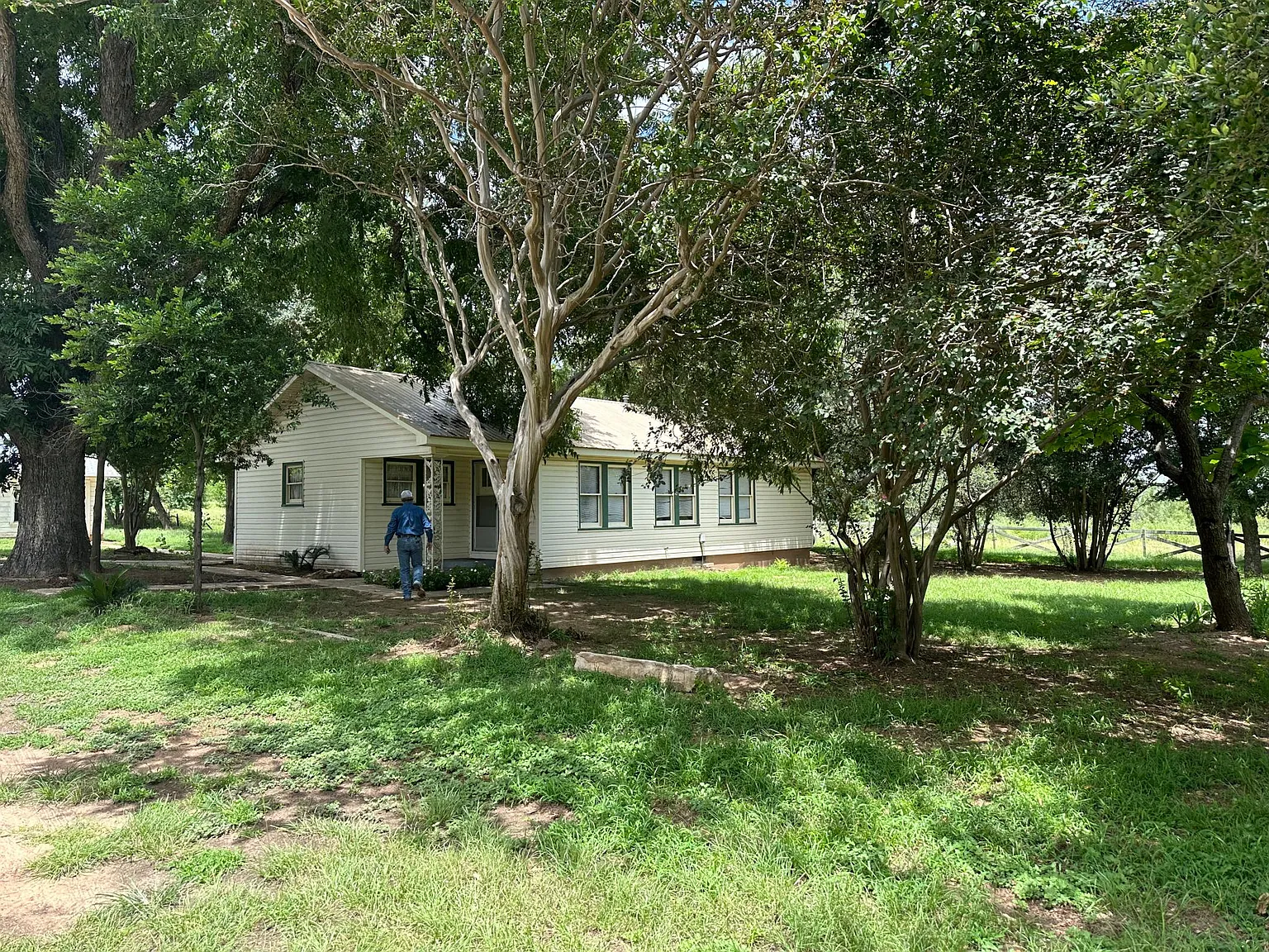 4764 W US Highway 79 — Photo 3