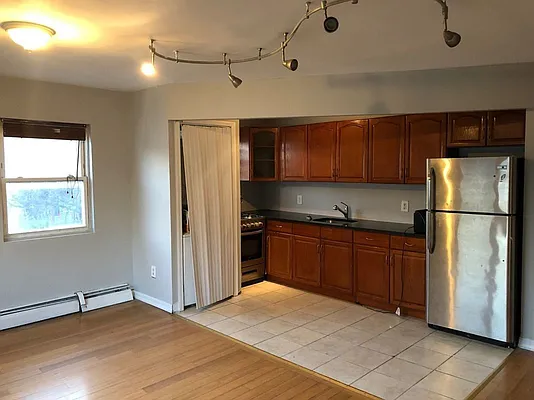 Rented by Premier Metro Realty Corp | media 14