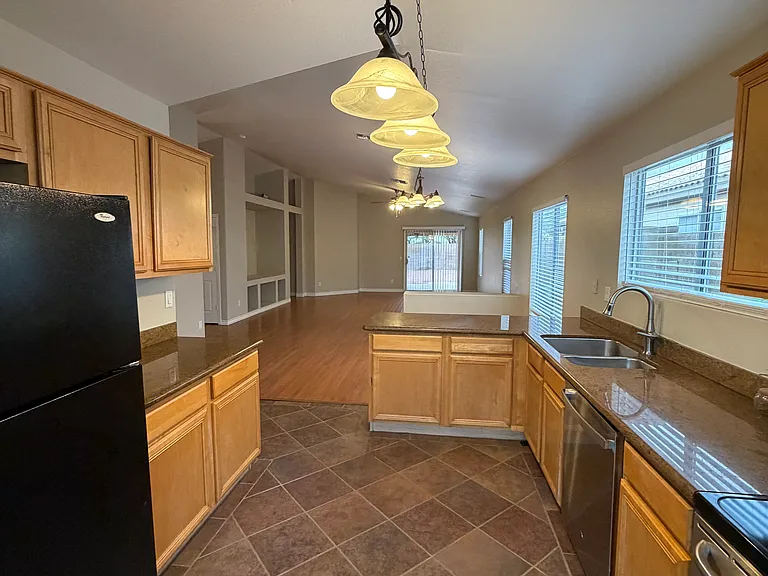 3528 W Fallen Leaf Ln — Photo 7