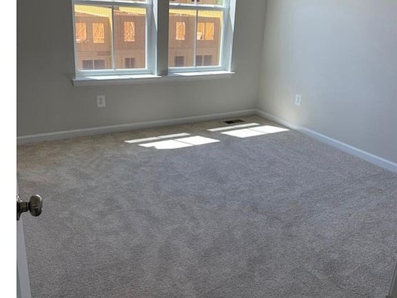 4th image of 415 17th Ave