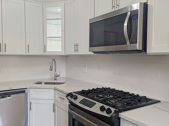 2nd image of 21-06 Steinway St #1