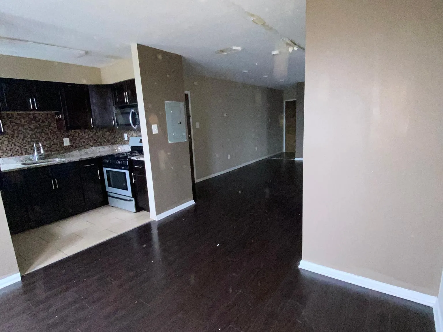 3 bed, 1.5 bath, $1,550 — Photo 4