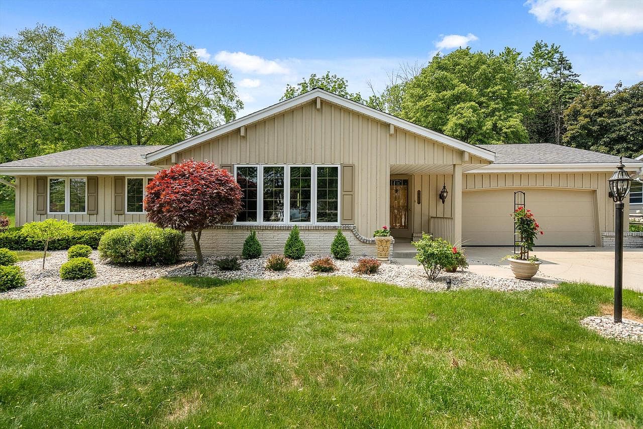 8861 Greenview LANE, Greendale, WI 53129 Zillow
