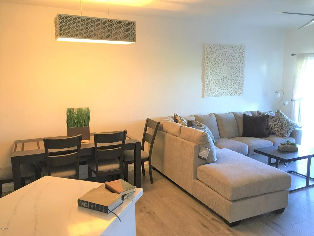 2 bed, 1054 sqft, $1,500 — Photo 4