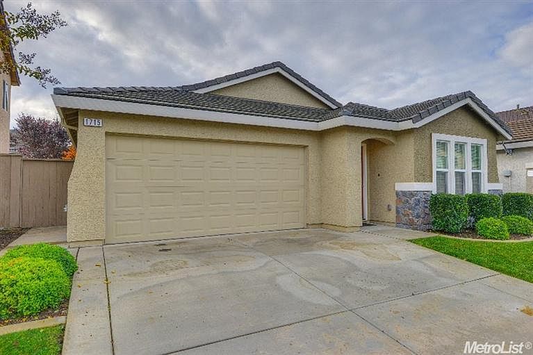 1st image of 1715 Loon Lake St