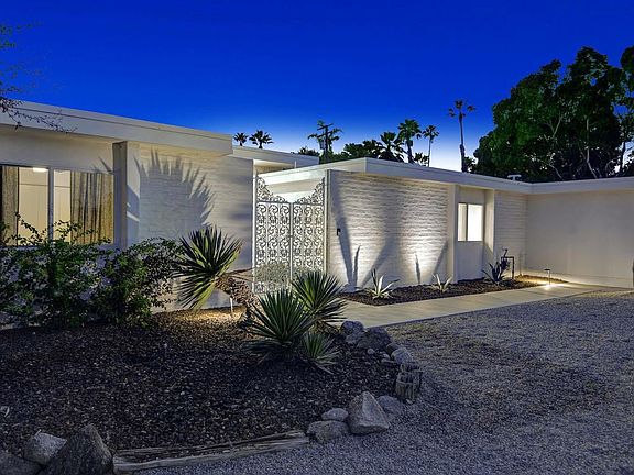 Casa Lola nighttime glamour