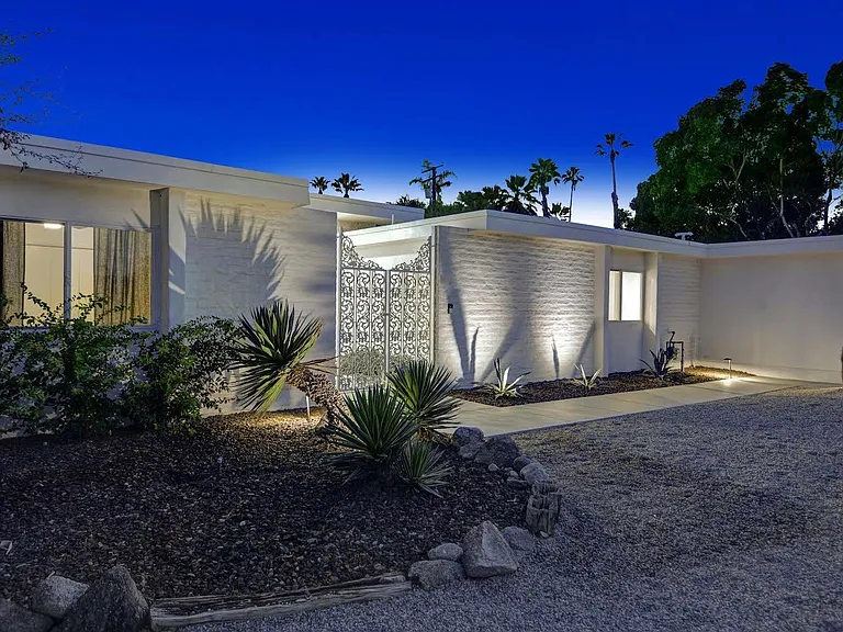 Casa Lola nighttime glamour