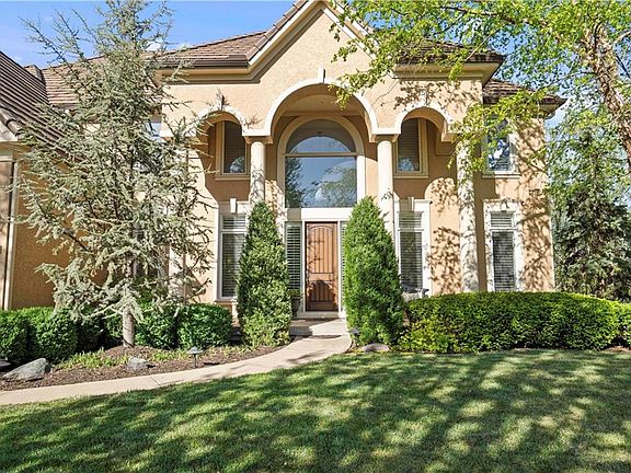 4th image of 15220 Ironhorse Cir