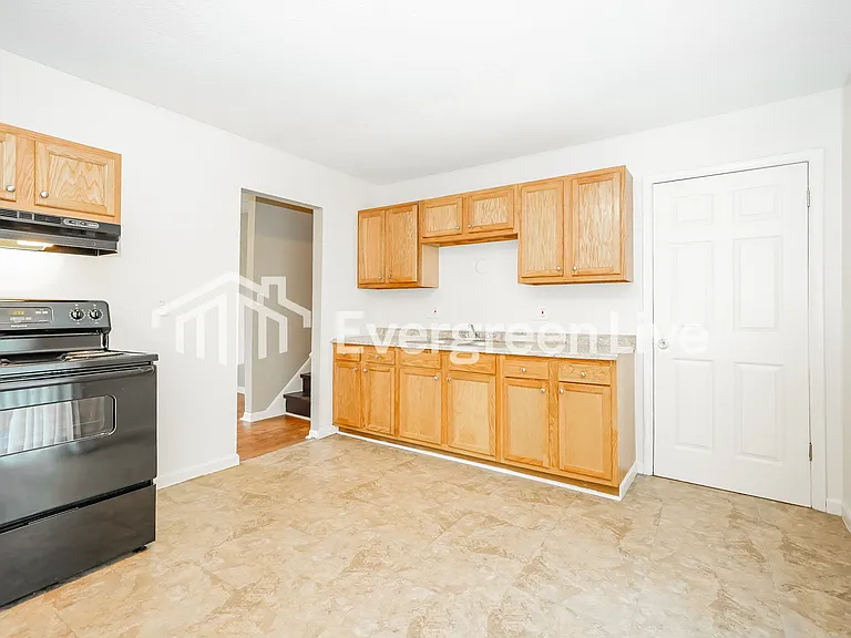 2367 Delavan Dr — Photo 5